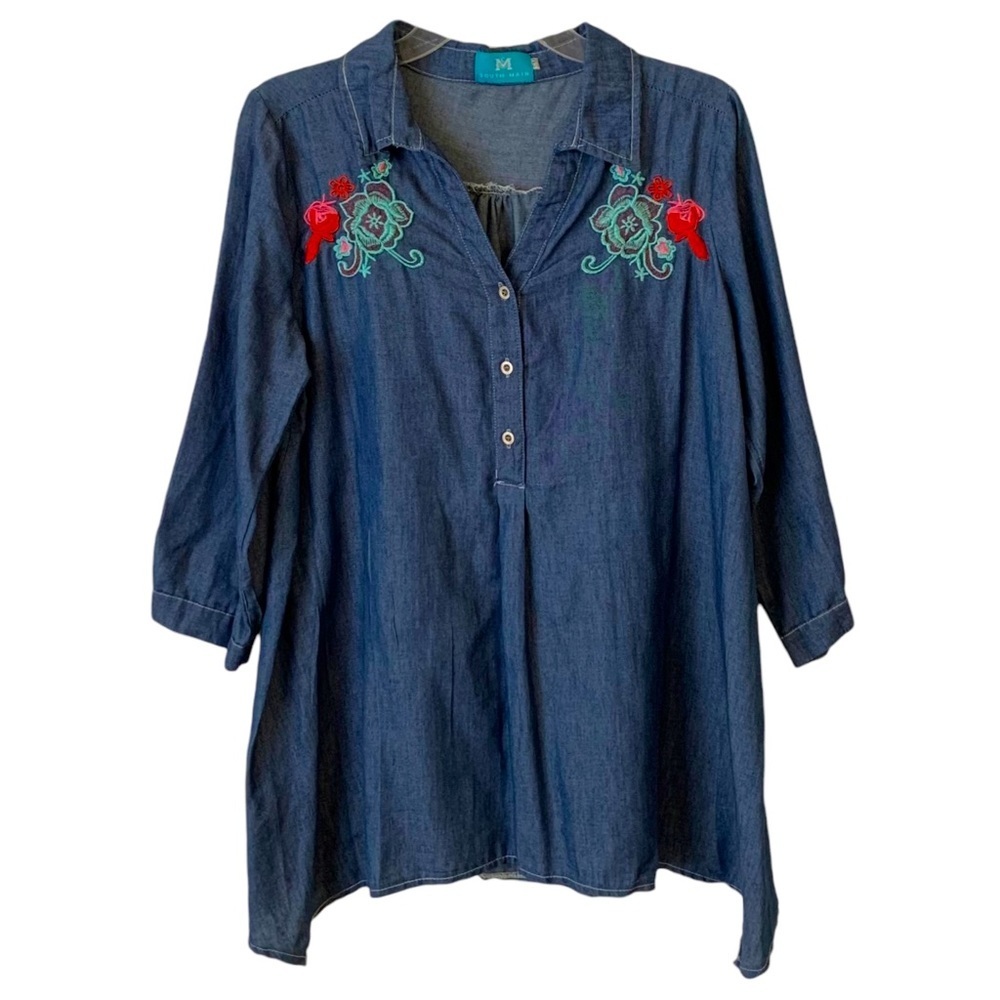 South Main | S/M | Women's Flowy Floral Denim Button Down Top